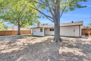 112 Lochness Ln, Benbrook, TX 76126 - Photo 23