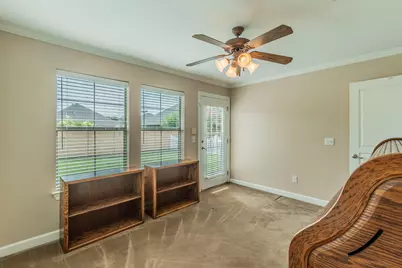 804 Beechcraft Avenue, Grand Prairie, TX 75051 - Photo 11