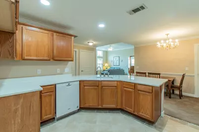 804 Beechcraft Avenue, Grand Prairie, TX 75051 - Photo 7