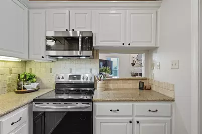 5843 Lake Point Drive, Arlington, TX 76016 - Photo 9