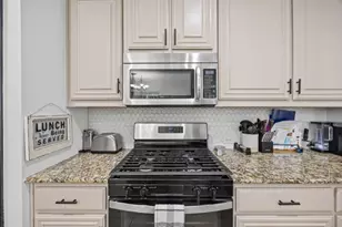 557 Vickie St, Crowley, TX 76036 - Photo 13