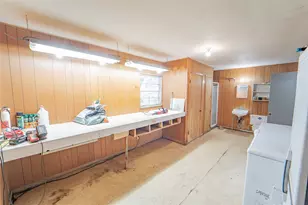 811 W Dyer St, Breckenridge, TX 76424 - Photo 31