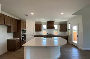 310 Devonshire Dr, Greenville, TX 75401 - Photo 7