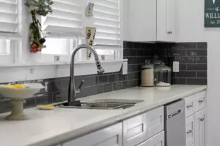 222 S Edgefield Ave, Dallas, TX 75208 - Photo 11