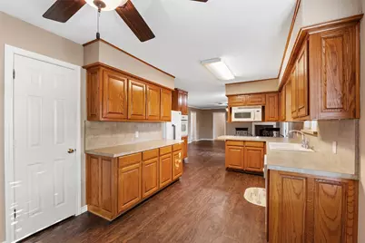 913 N Main Street, Springtown, TX 76082 - Photo 15