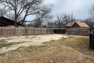 104 Dixon St, Cleburne, TX 76033 - Photo 33