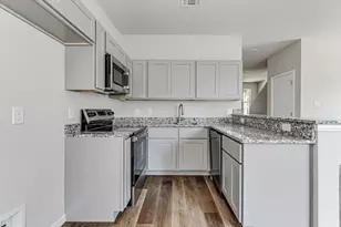 301 Eastland St, Cleburne, TX 76031 - Photo 11