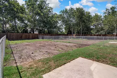 301 Eastland Street, Cleburne, TX 76031 - Photo 33