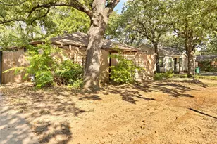 2711 N Locust St, Denton, TX 76209 - Photo 3