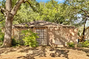 2711 N Locust St, Denton, TX 76209 - Photo 1