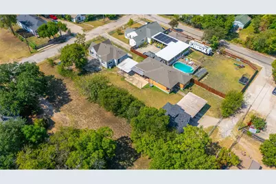 3823 Dempster Avenue, Cockrell Hill, TX 75211 - Photo 3