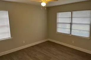 1909 Dorothy Dr, Grand Prairie, TX 75051 - Photo 9