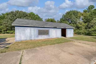 2071 W Point Tap Rd, Palestine, TX 75803 - Photo 27