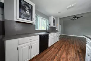 2071 W Point Tap Rd, Palestine, TX 75803 - Photo 9