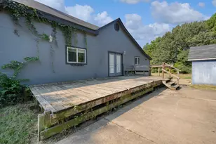 2071 W Point Tap Rd, Palestine, TX 75803 - Photo 25