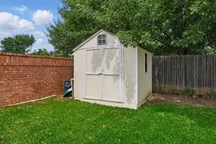 8133 Pecan Ridge Dr, North Richland Hills, TX 76182 - Photo 37