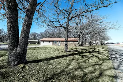 220 Tanglewood Street, Bowie, TX 76230 - Photo 5