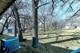 220 Tanglewood St, Bowie, TX 76230 - Photo 33