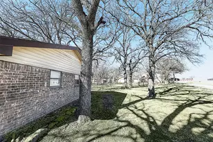 220 Tanglewood St, Bowie, TX 76230 - Photo 31