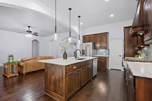 245 Prairie Oak Ct, Burleson, TX 76028 - Photo 5