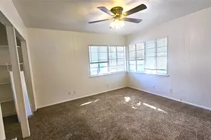 2621 N Locust St, Denton, TX 76209 - Photo 17