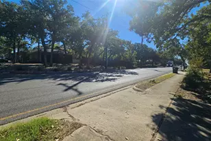 2621 N Locust St, Denton, TX 76209 - Photo 3