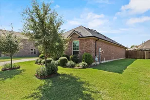 4706 Lakeway Dr, Garland, TX 75043 - Photo 3