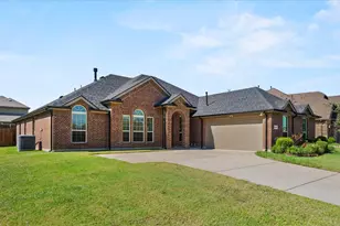 4706 Lakeway Dr, Garland, TX 75043 - Photo 1