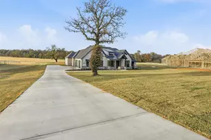 189 RIO RANCHO Dr, Decatur, TX 76234 - Photo 3