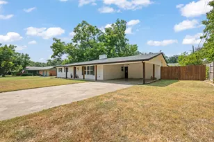 806 S Colonial Dr, Cleburne, TX 76033 - Photo 3