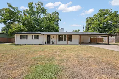 806 S Colonial Drive, Cleburne, TX 76033 - Photo 1