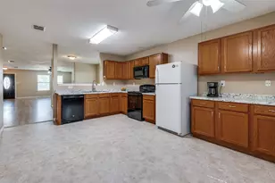 6004 Guilia Dr, Grand Prairie, TX 75052 - Photo 9