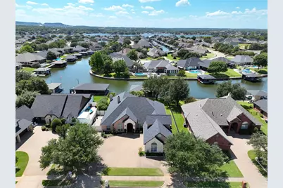 2208 Waters Edge Drive, Granbury, TX 76048 - Photo 3