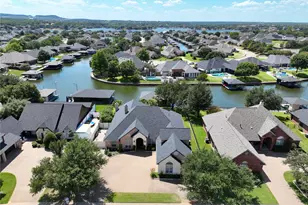 2208 Waters Edge Dr, Granbury, TX 76048 - Photo 3