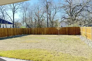 413 Henderson St, Bonham, TX 75418 - Photo 31