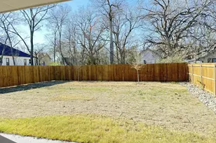 413 Henderson St, Bonham, TX 75418 - Photo 35
