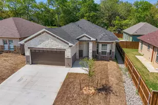 413 Henderson St, Bonham, TX 75418 - Photo 37