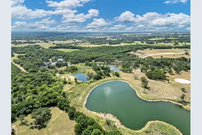 2061 Lindale Lane, Granbury, TX 76049 - Photo 9