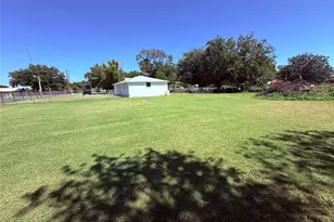 143 W Turner St, Perrin, TX 76486 - Photo 5