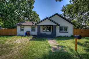 911 S 4th St, Bonham, TX 75418 - Photo 1