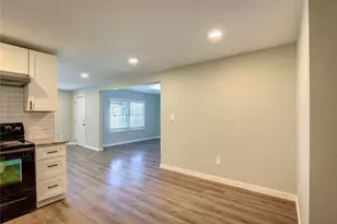 911 S 4th St, Bonham, TX 75418 - Photo 15