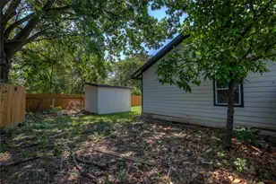 911 S 4th St, Bonham, TX 75418 - Photo 35