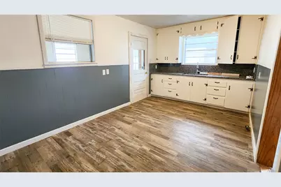 304 E Pierce Street, Winters, TX 79567 - Photo 5