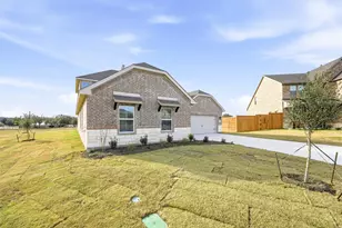 1100 Trinity Dr, Springtown, TX 76082 - Photo 5