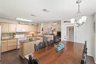 609 Oak St, Pilot Point, TX 76258 - Photo 5