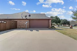 609 Oak St, Pilot Point, TX 76258 - Photo 27