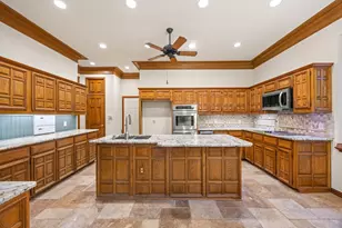 801 Spring Canyon Dr, Irving, TX 75063 - Photo 11