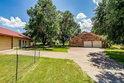 401 Eddy Avenue, Joshua, TX 76058 - Photo 9