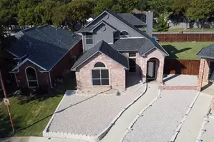 800 Laredo Ct, Grand Prairie, TX 75052 - Photo 17