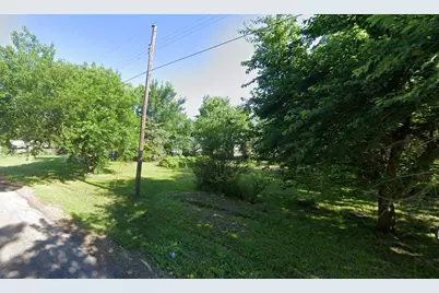 305 E Neagle Avenue, Paris, TX 75460 - Photo 1